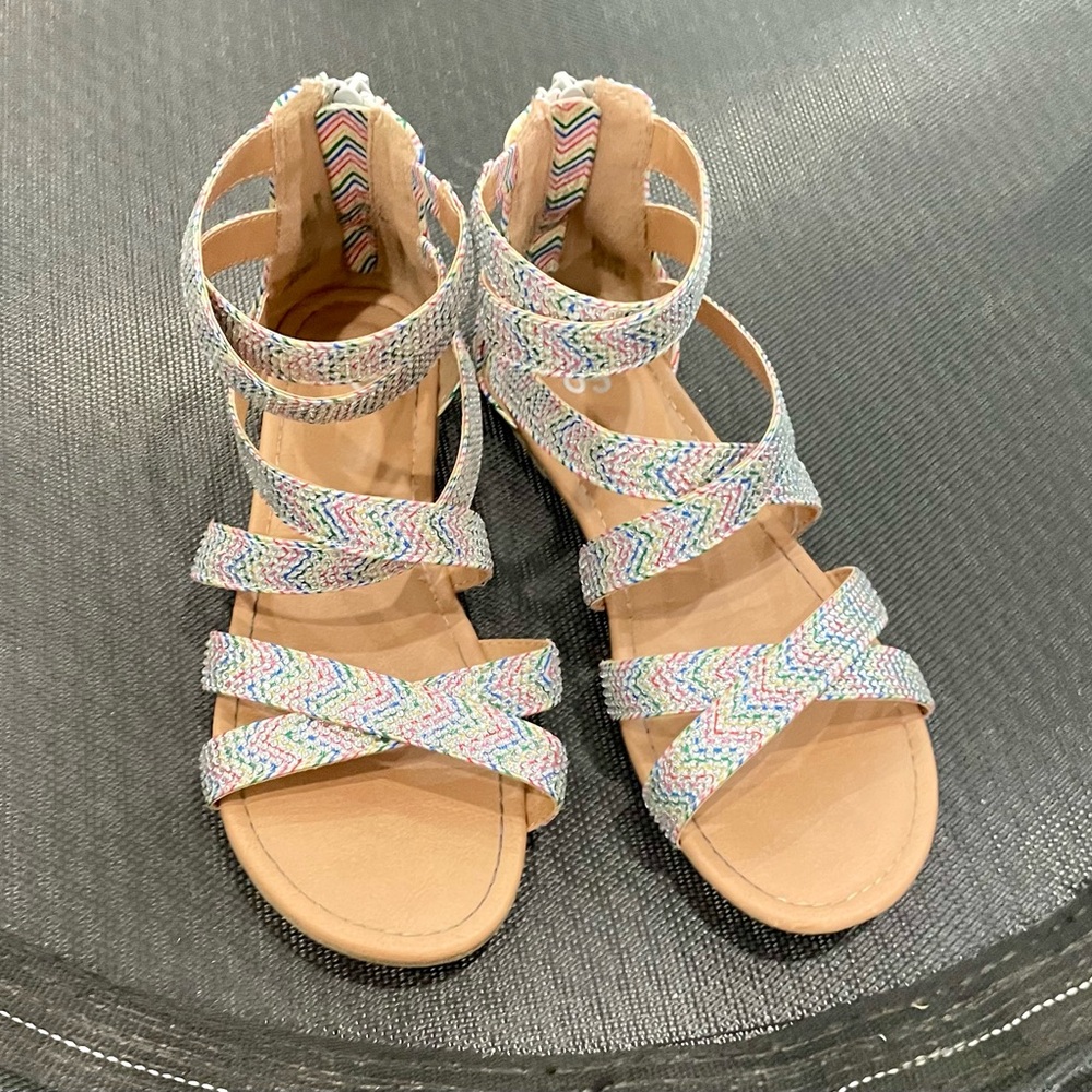 SO girl’s rainbow zigzag rhinestone gladiator sandals, size big girl 4